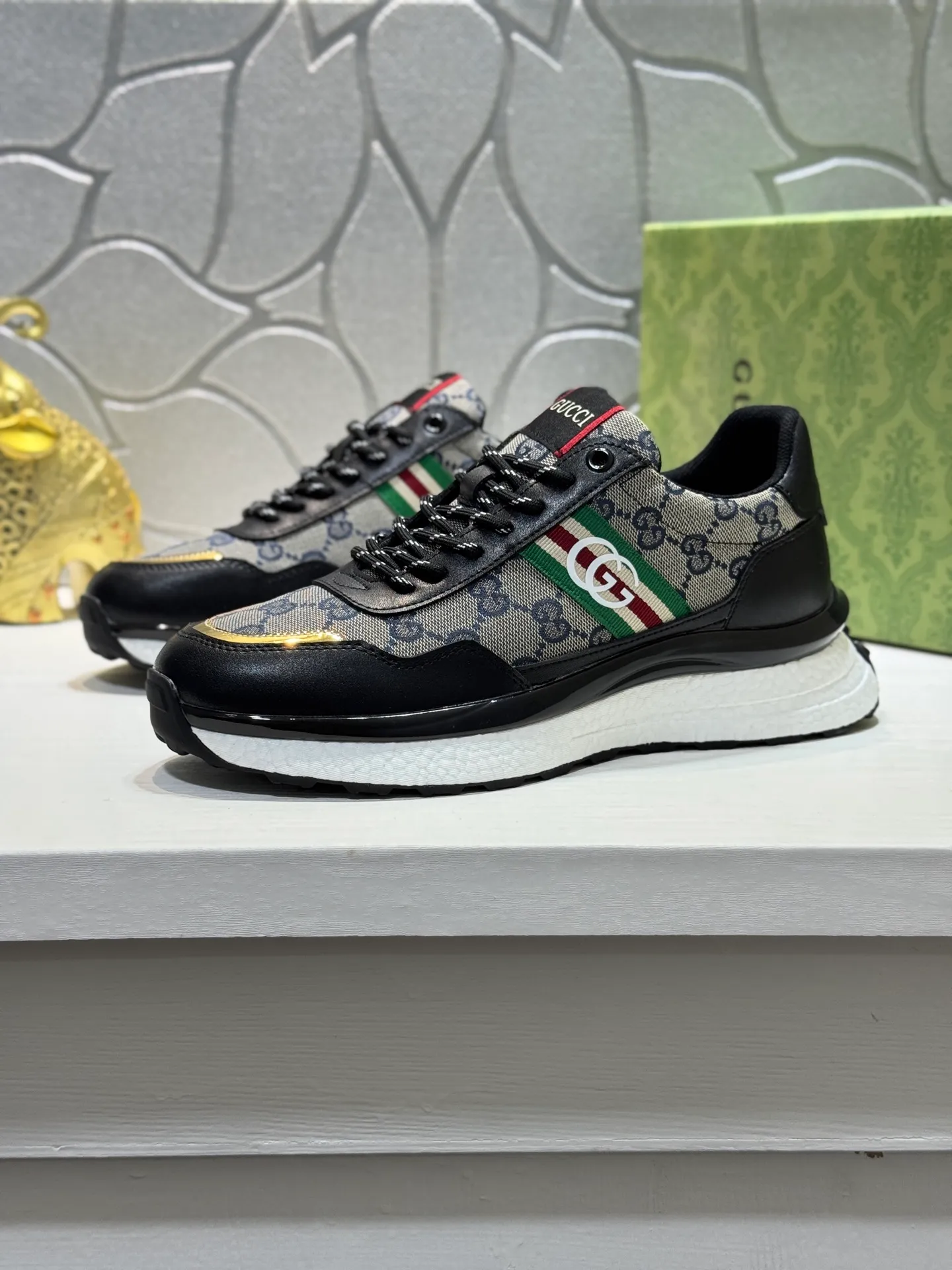 Men's shoes 💰440 [New style] 🐬🐬Original quality (Dior) latest style 🎁casual and fashionable men's shoes👟hot style💥simple and elegant style, exclusive for trendy men. Unique official website new and most brand elements👑original decoration, imported cowhide stitching with classic fabrics, fashionable and generous accessories, ✅foamed TPU wear-resistant** outsole, light and comfortable. Size: 38-44 (45 customized bye bye